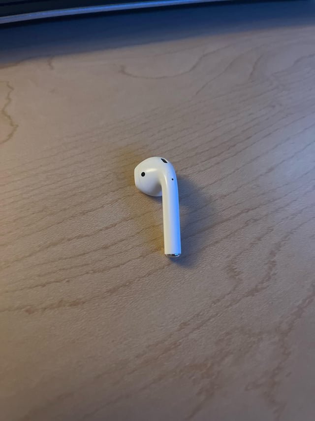 why is my airpod buzzing 1713358125